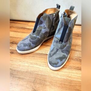 Linea Paolo Anna Womens Wedge Ankle Boot Camo Bootie Sneakers Size 8.5